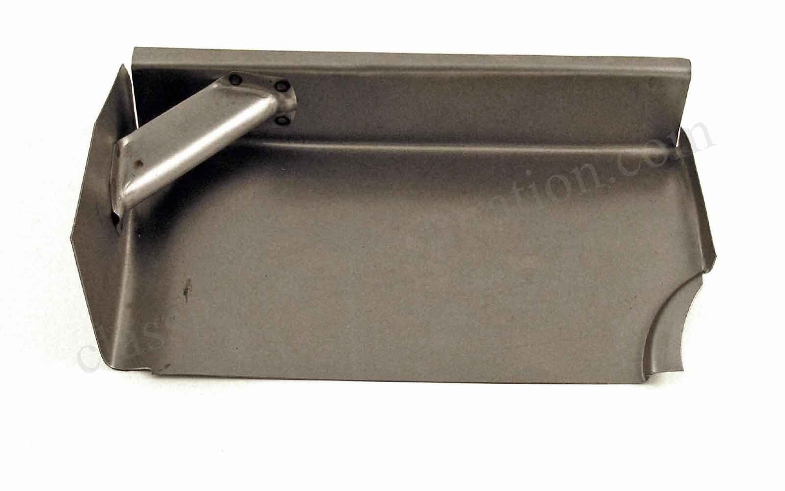 Sidoplåt framför bakhjul Höger