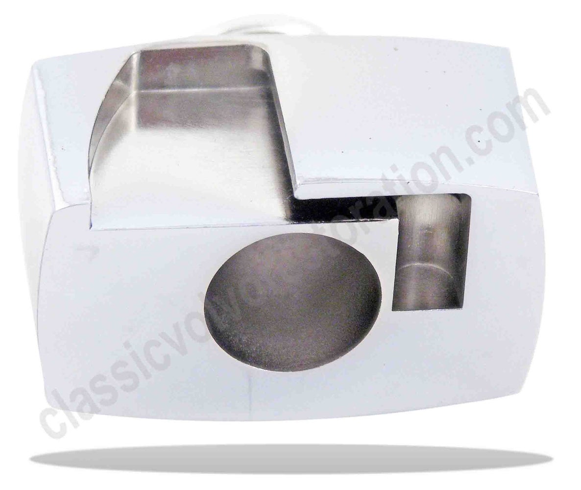 Plaque inférieure serrure hayon